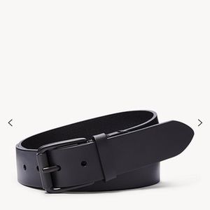 Men’s black Fossil belt